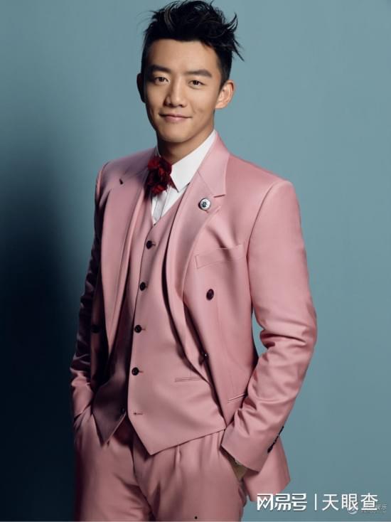 王鹤棣郑恺最新爆料图片,幕后故事大揭秘! 第2张 王鹤棣郑恺最新爆料图片,幕后故事大揭秘! 第2张