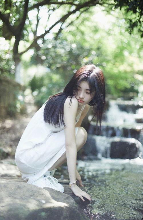 鞠婧祎小号最新爆料图片,最新美照引发网友热议！”