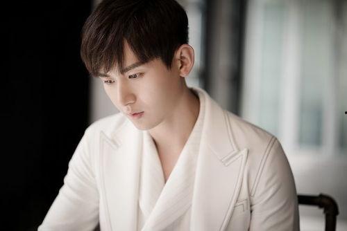 成毅主持人爆料视频在线观看,主持人爆料视频在线观看，精彩瞬间抢先看